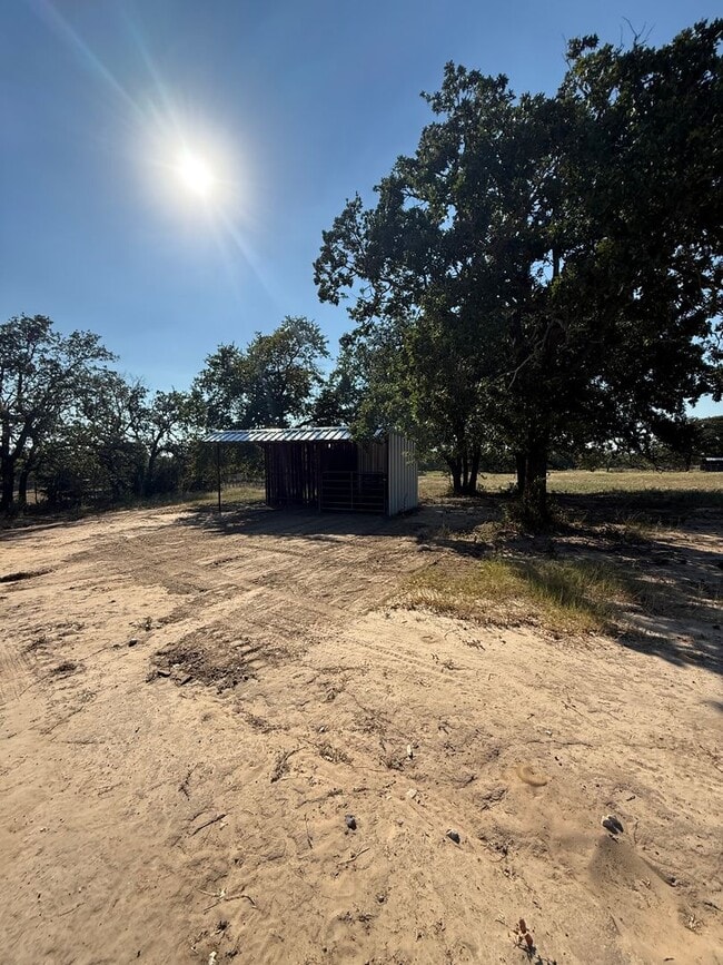 Building Photo - HORSE PROPERTY 4/2/2 + 4 acres in Peaster ...