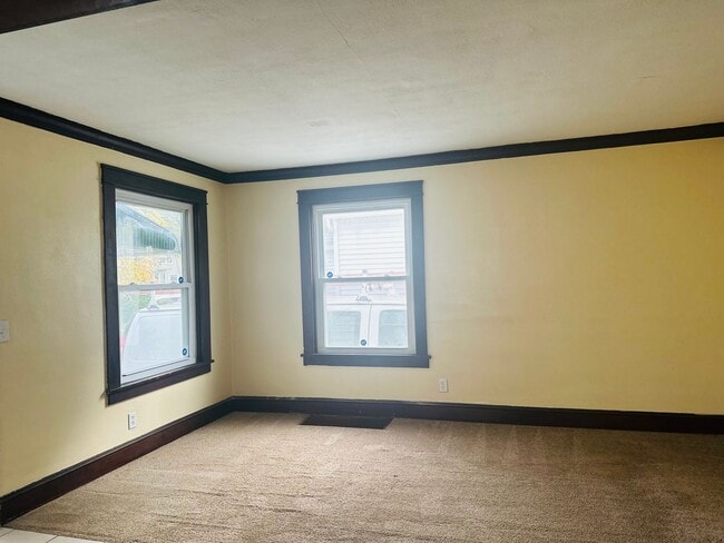 Building Photo - DREAM LOCATION !! LOOKS LIKE PRIVET ROAD !!!