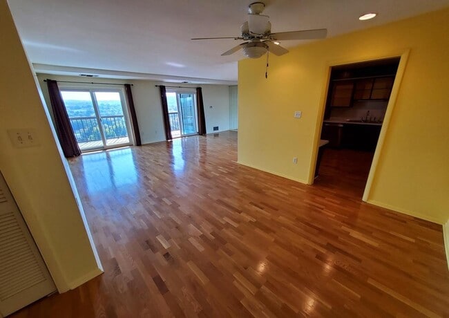 Building Photo - 1375 Pershing Blvd