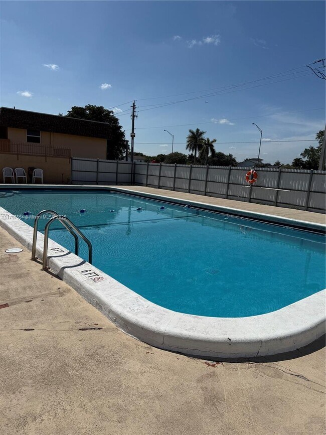 Primary Photo - 870 SW 129th Pl