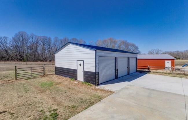 Building Photo - 620 George Sutherland Rd