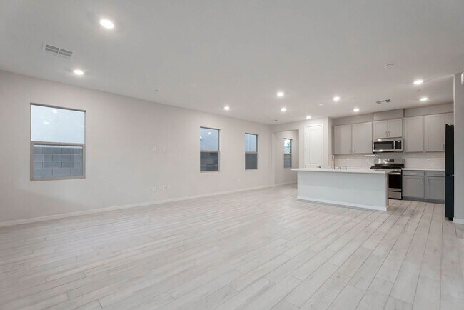 Building Photo - 11620 Desert Hollow Avenue