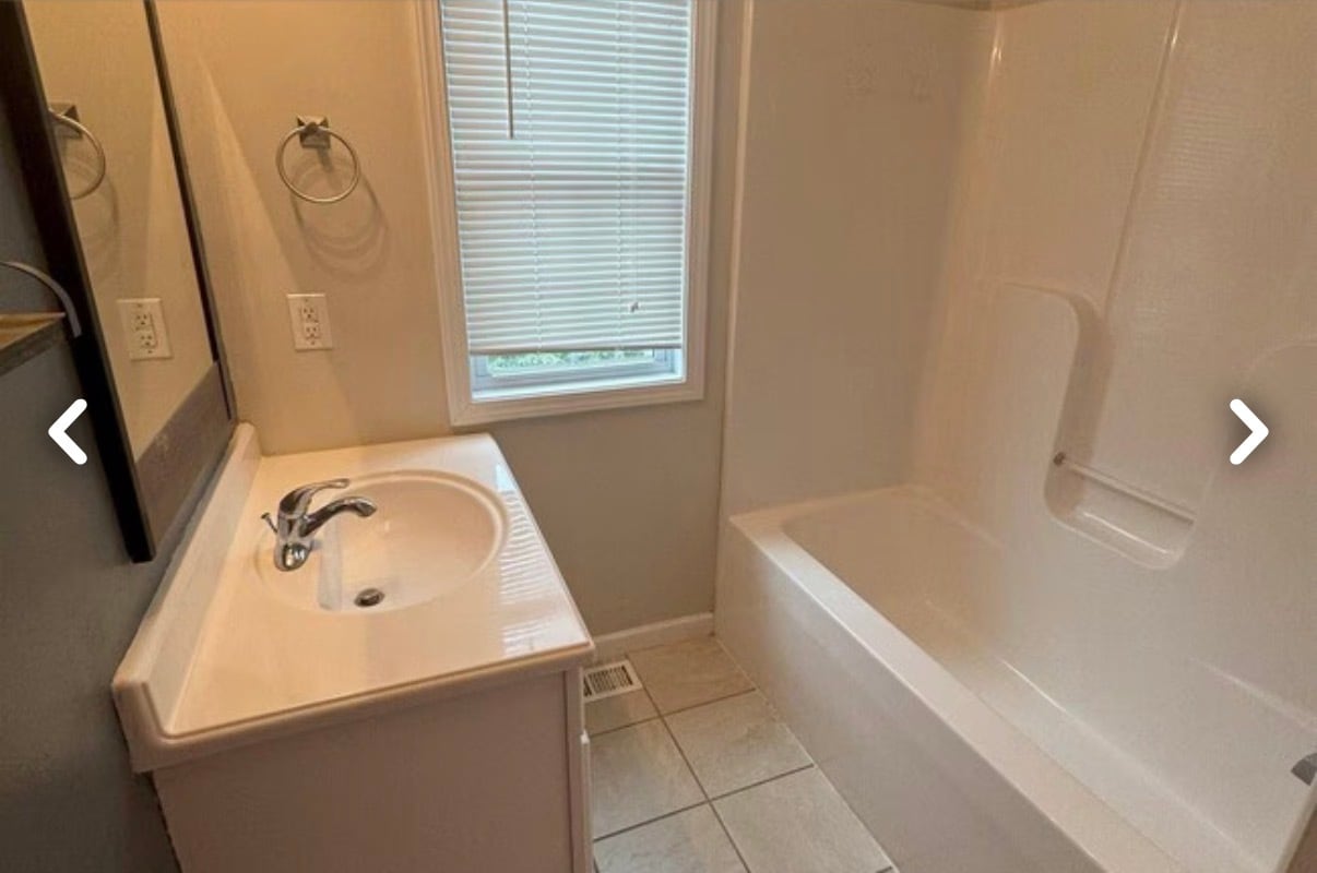 Building Photo - 2554 S Flat Rock Rd