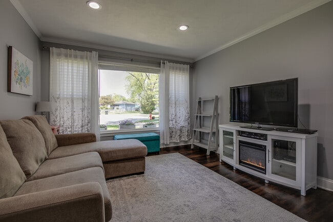 Building Photo - 523 Hawley Ct