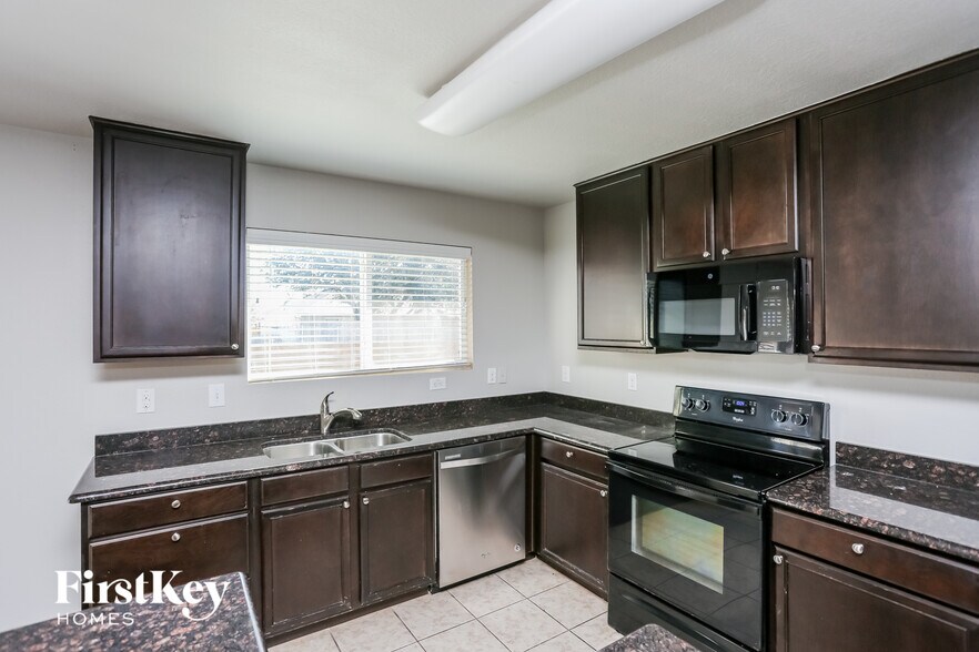 Building Photo - 10460 Winding Passage Way