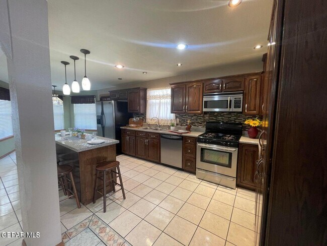 Building Photo - 808 Merriman Dr
