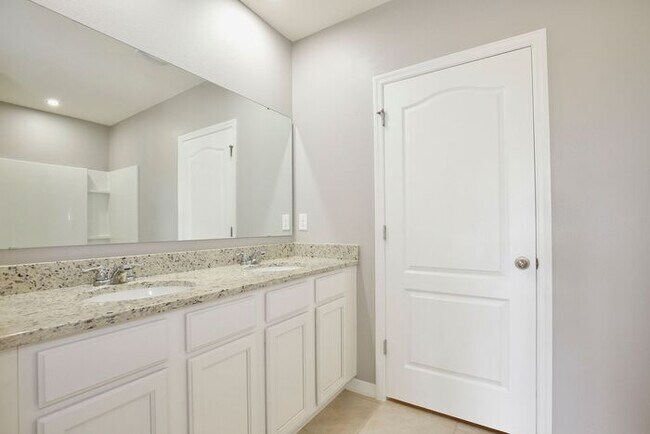 Building Photo - Move-In Ready 2BR/2BA Villa with Den + 2-Car Garage | Lake Nona Adjacent | Suncrest at St. Cloud