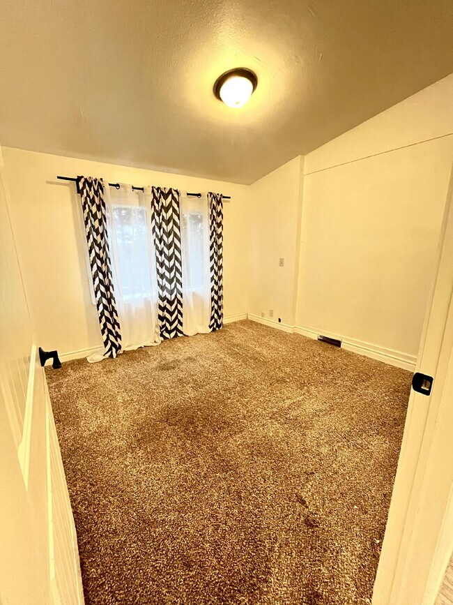 Building Photo - Secluded Puyallup Home with Full 2-Bedroom ADU and Panoramic City Views
