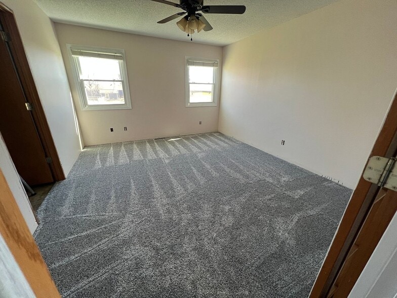 Building Photo - 805 Marshall Ct N