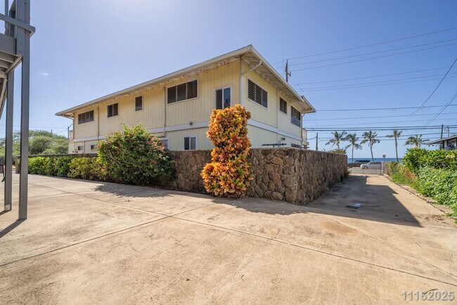 Building Photo - West Side Paradise – Updated 3-Bed, 2-Bath...