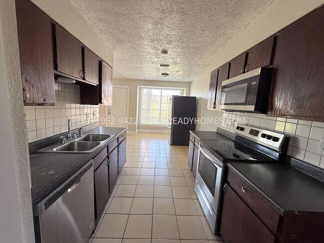 Building Photo - 522 Kenwood Ln