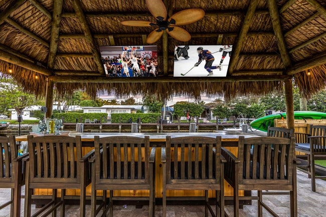 Building Photo - 2004 NE 17th Way