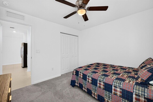 Building Photo - 5876 NW Sweetwood Dr