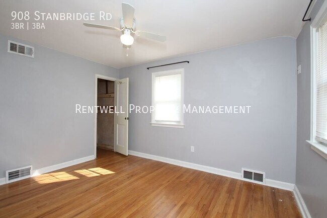 Building Photo - 908 Stanbridge Rd