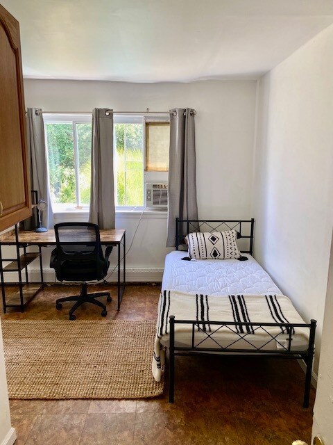 Building Photo - 42 Patricia Ln