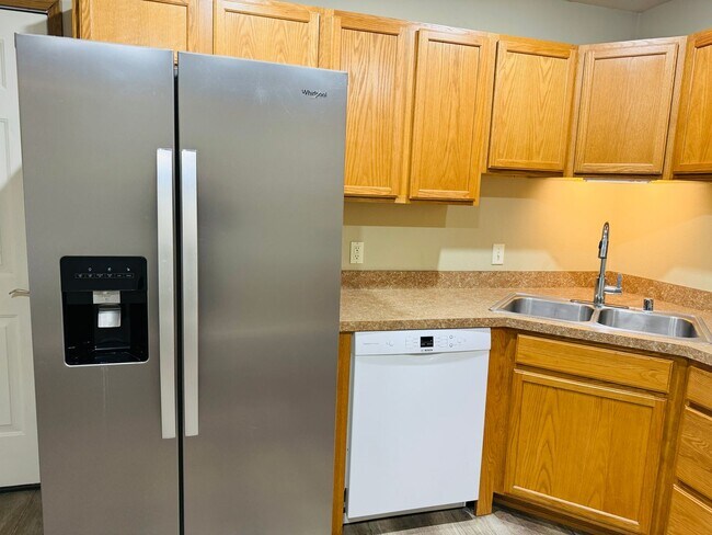 Building Photo - 523 Yellowstone Ave