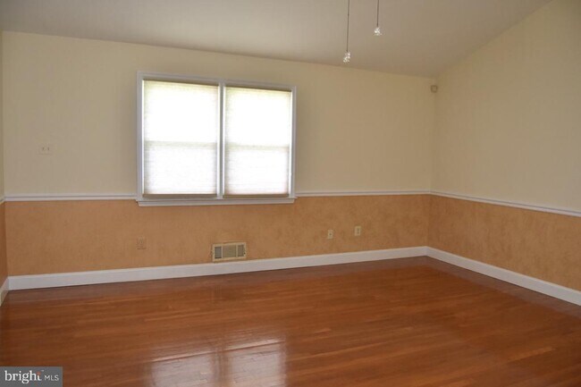 Building Photo - 6820 Cherokee Dr