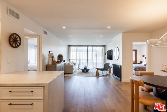 Building Photo - 1351 N Crescent Heights Blvd