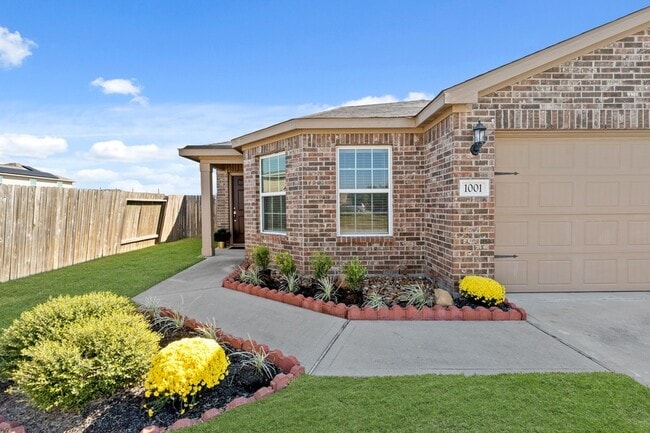 Building Photo - 1001 Strawberry Ridge Dr