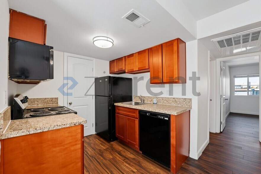 Building Photo - Unit B228