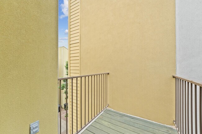 Building Photo - 1610 Hadley St