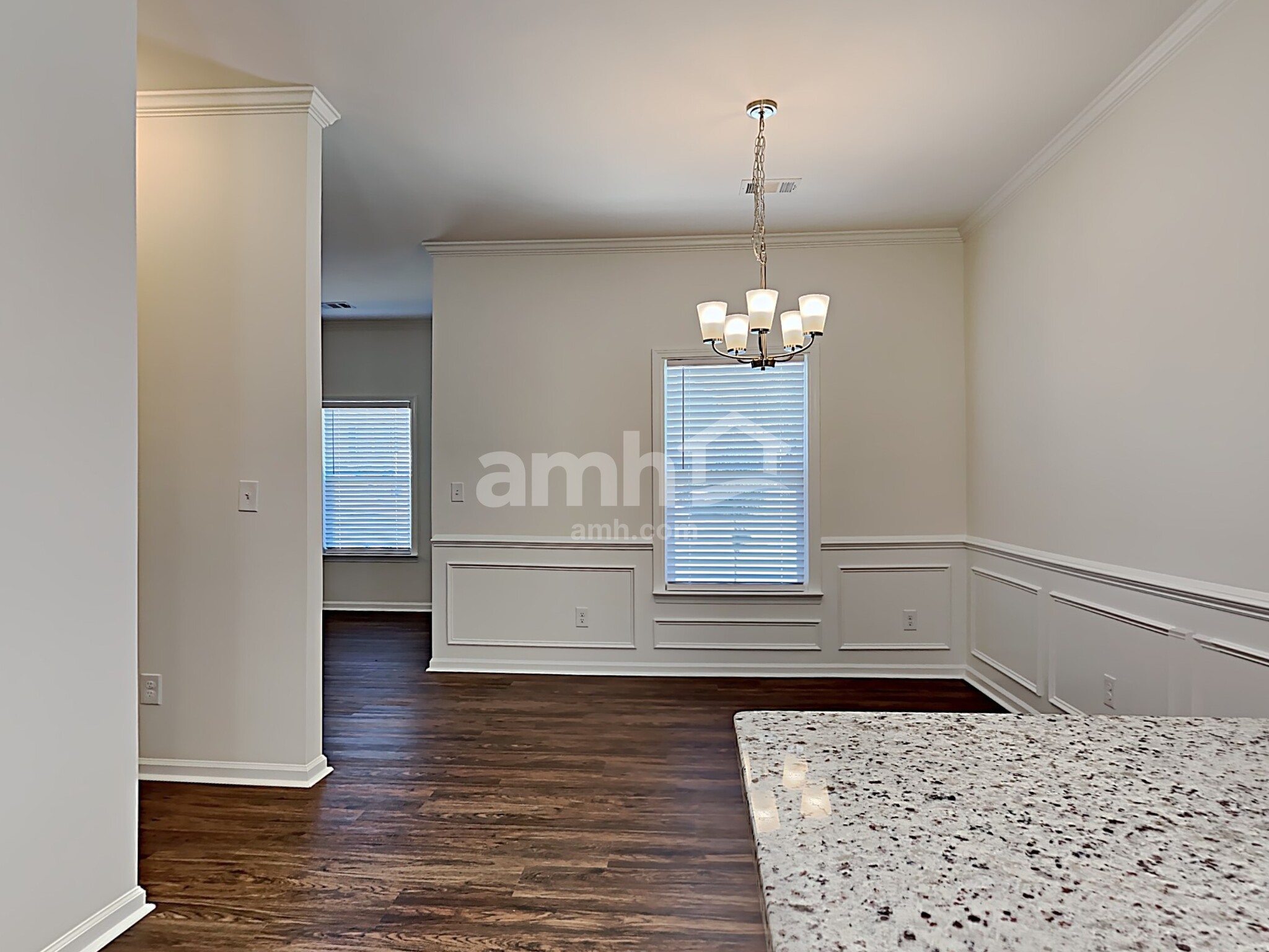 Building Photo - 633 Sunflower Dr