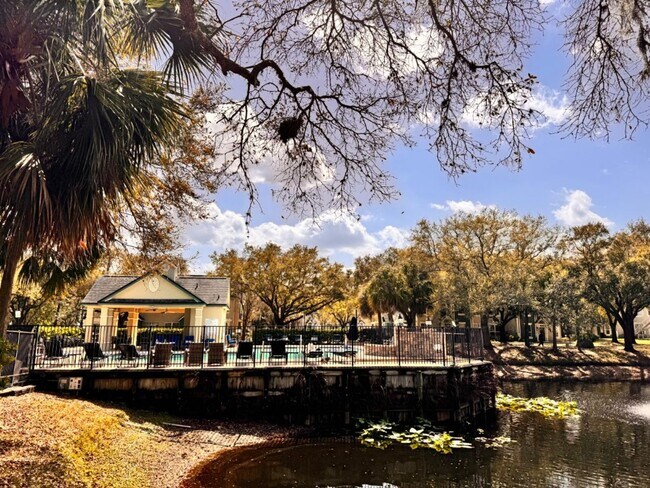 Building Photo - 13703 Richmond Park Dr N