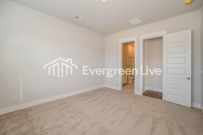 Building Photo - 131 Bloomsbury St