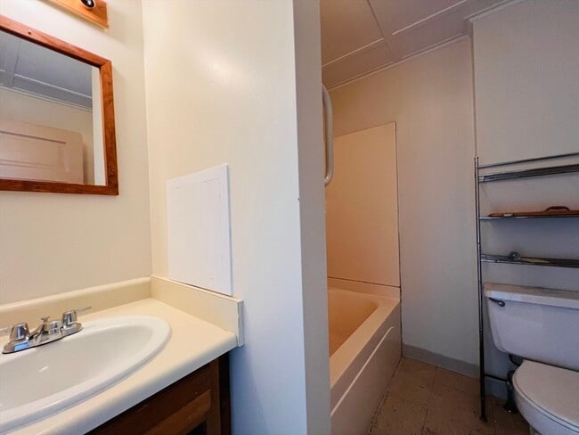 Building Photo - 31 Seaview St