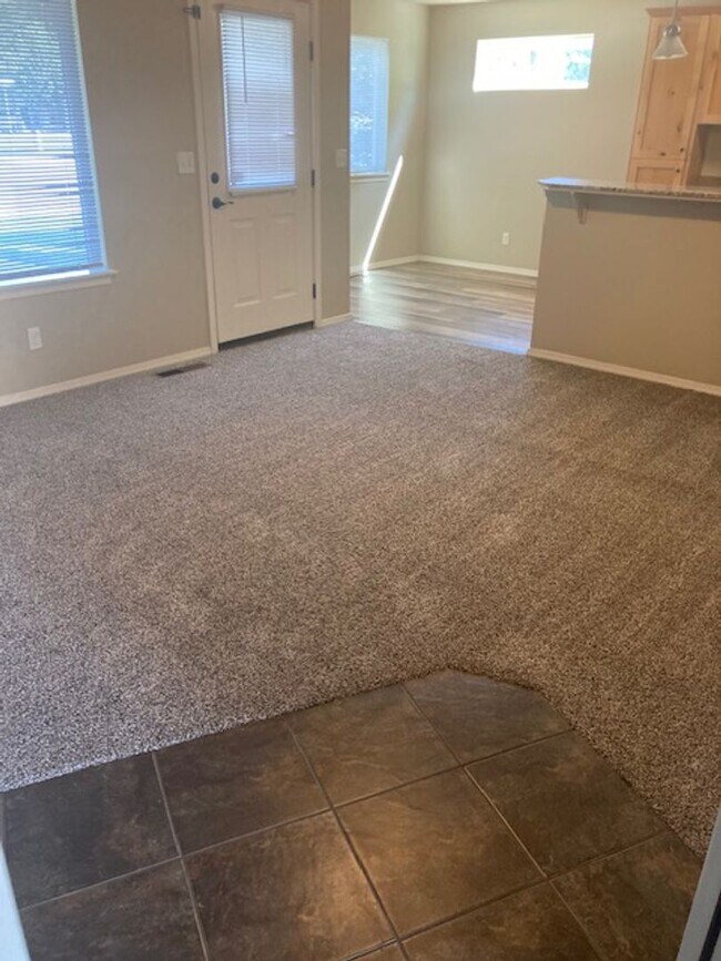 Building Photo - AB1464