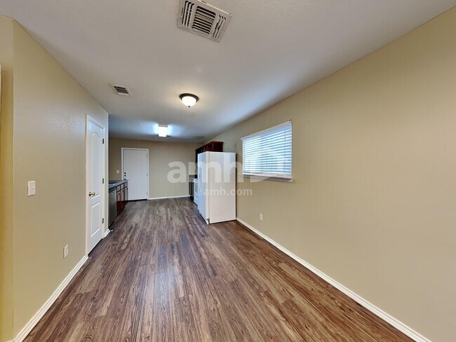 Building Photo - 9211 Mission Run