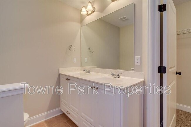 Building Photo - 232 Mossy Bank Dr