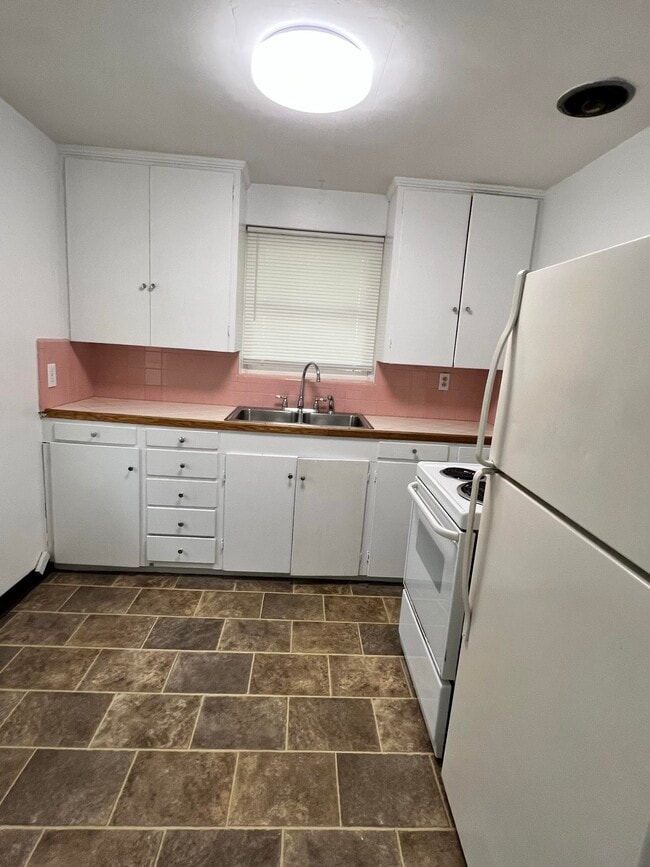 Building Photo - 824 Concord Rd