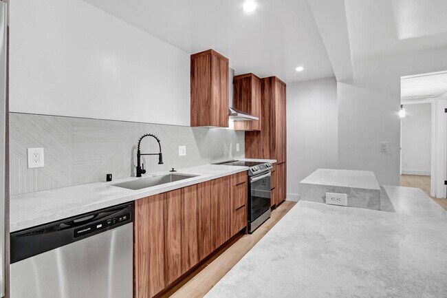 Building Photo - 8430 De Longpre