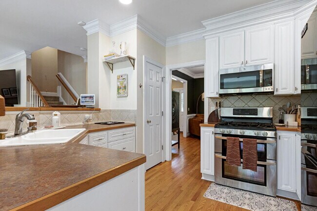 Building Photo - 2711 Ashland Dr