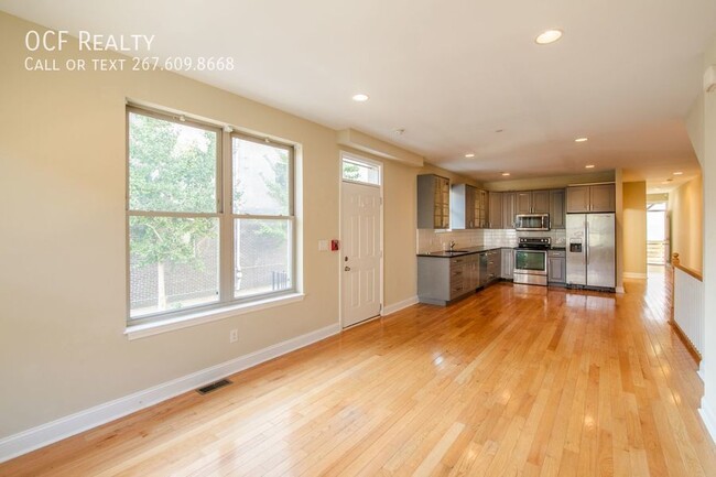 Building Photo - Bi-level Corner Apartment in Point Breeze