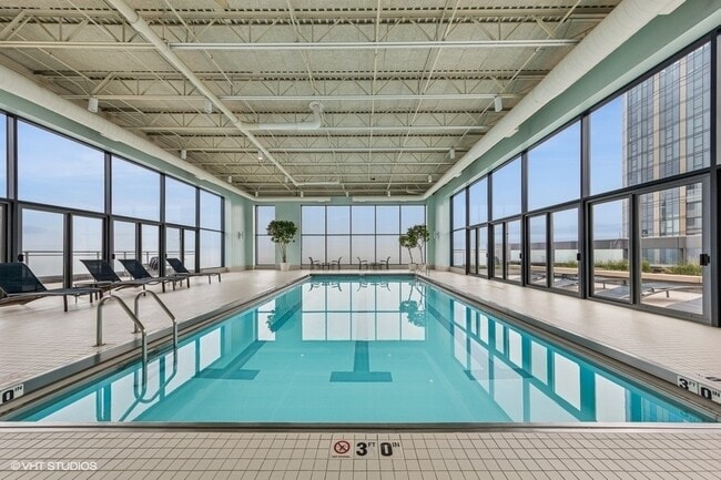 Building Photo - 450 E Waterside Dr