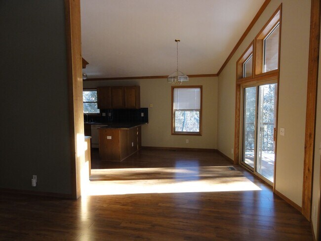 Building Photo - 30856 Kings Valley Way