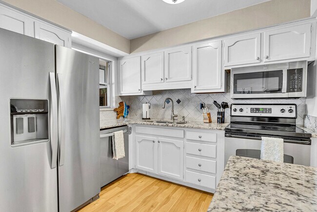 Building Photo - 897 Imperial Dr