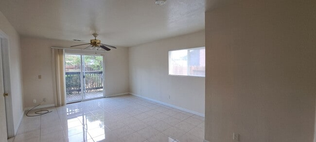 Building Photo - Wow this Charmer has 4 Bedrooms with 2 Primary Bedrooms w/Full Bathrooms