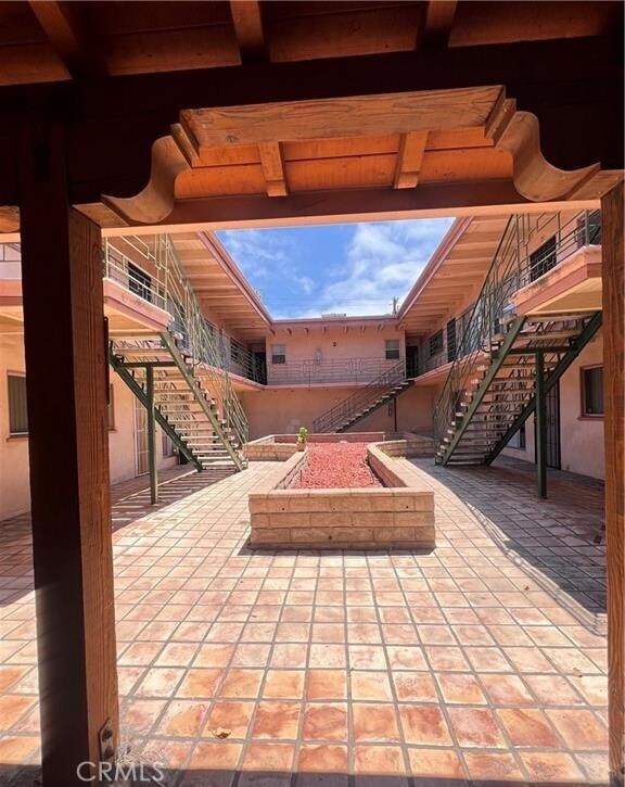 Building Photo - 2102 S Pacific Ave