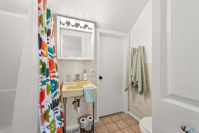 Building Photo - 3175 Rocky River Dr