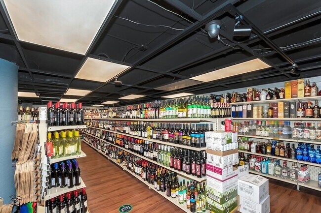 Building Photo - 200 E Delaware Pl