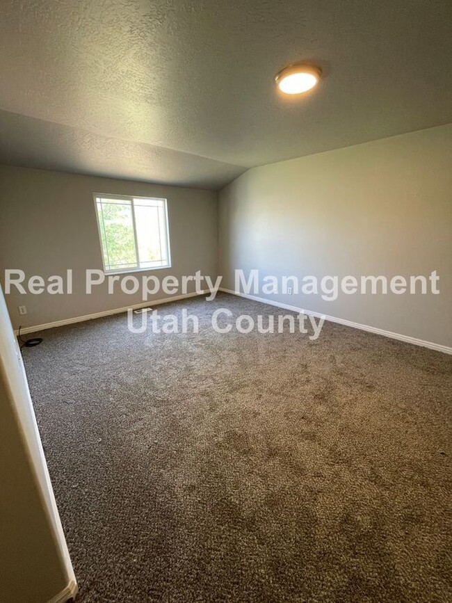 Building Photo - 2252 Harvest Moon Dr