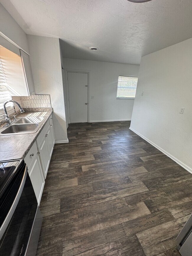 Building Photo - 1640 NE 71st Pl