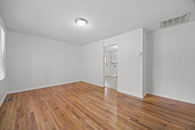 Building Photo - 110 Moore Rd