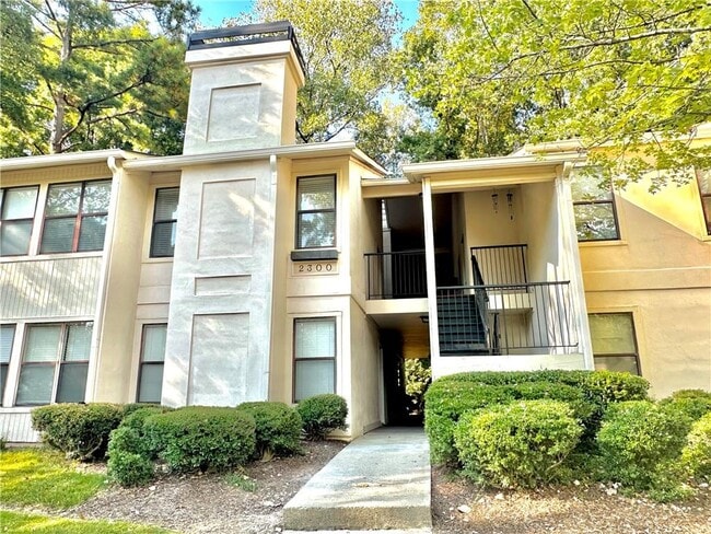 Building Photo - 2301 Huntingdon Chase