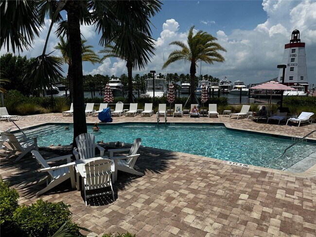 Building Photo - 1998 Overseas Hwy