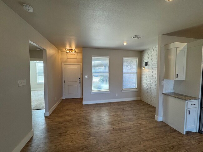 Building Photo - Beautiful Spacious Home in Cooper Schools!