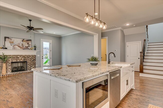 Building Photo - 3067 Rosewood Dr